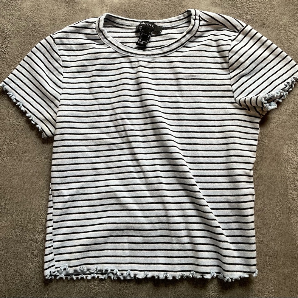 FOREVER 21 Striped Baby Tee Size M